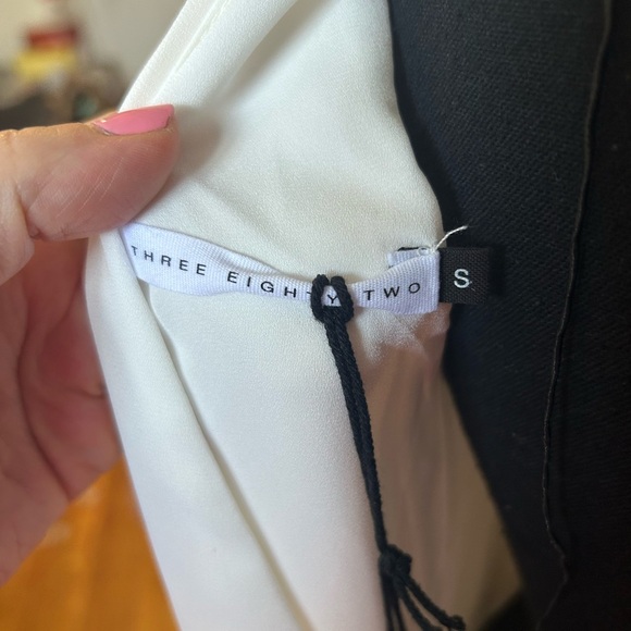 NWT Two eighty two Elegant White Dress with Cape Back - Picture 4 of 6